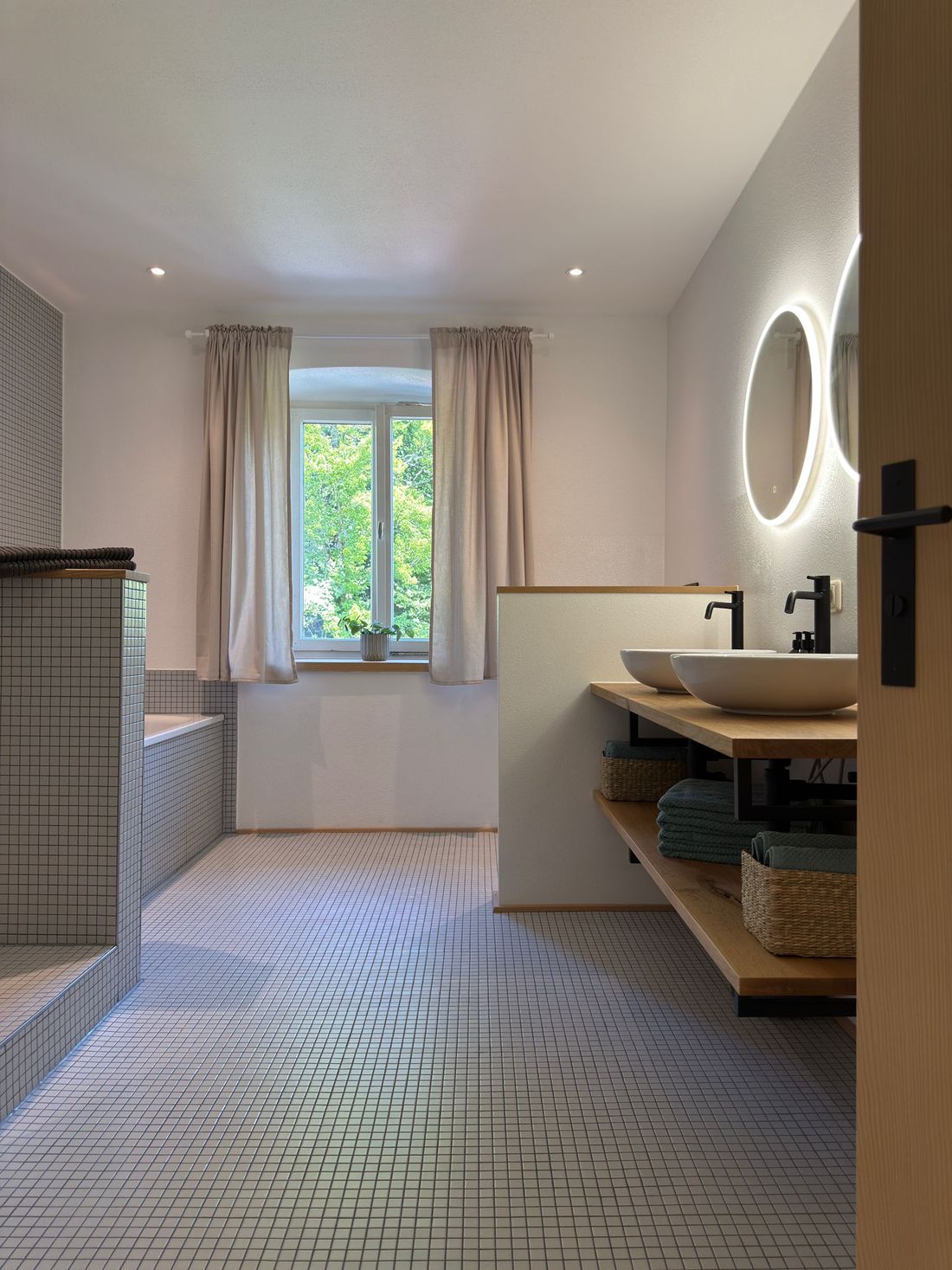 Großzügiges Badezimmer