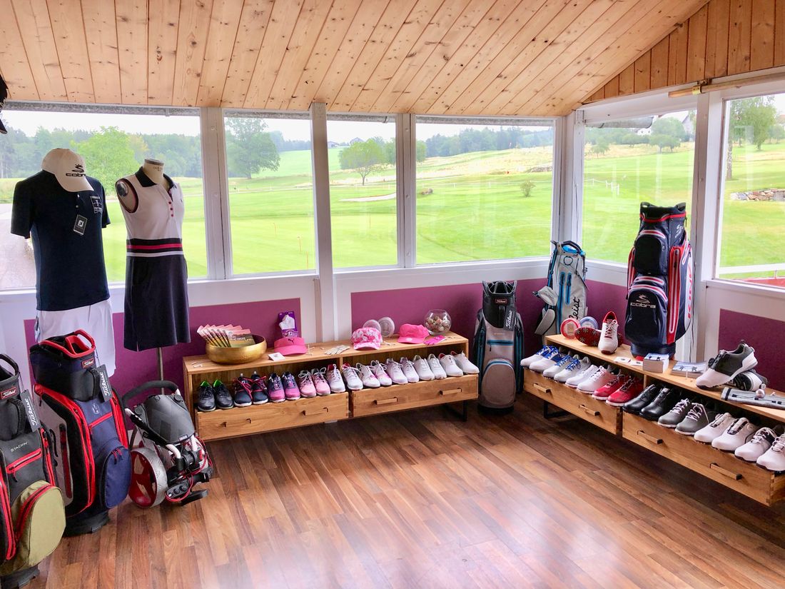 Shop im Golfclub Patting