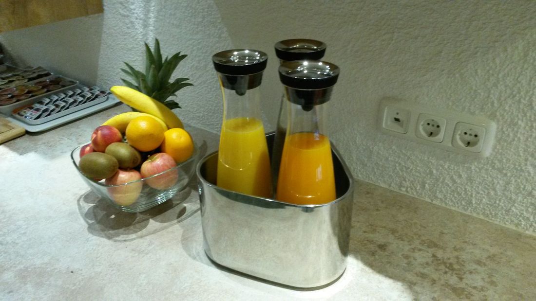 frisches Obst und Säfte