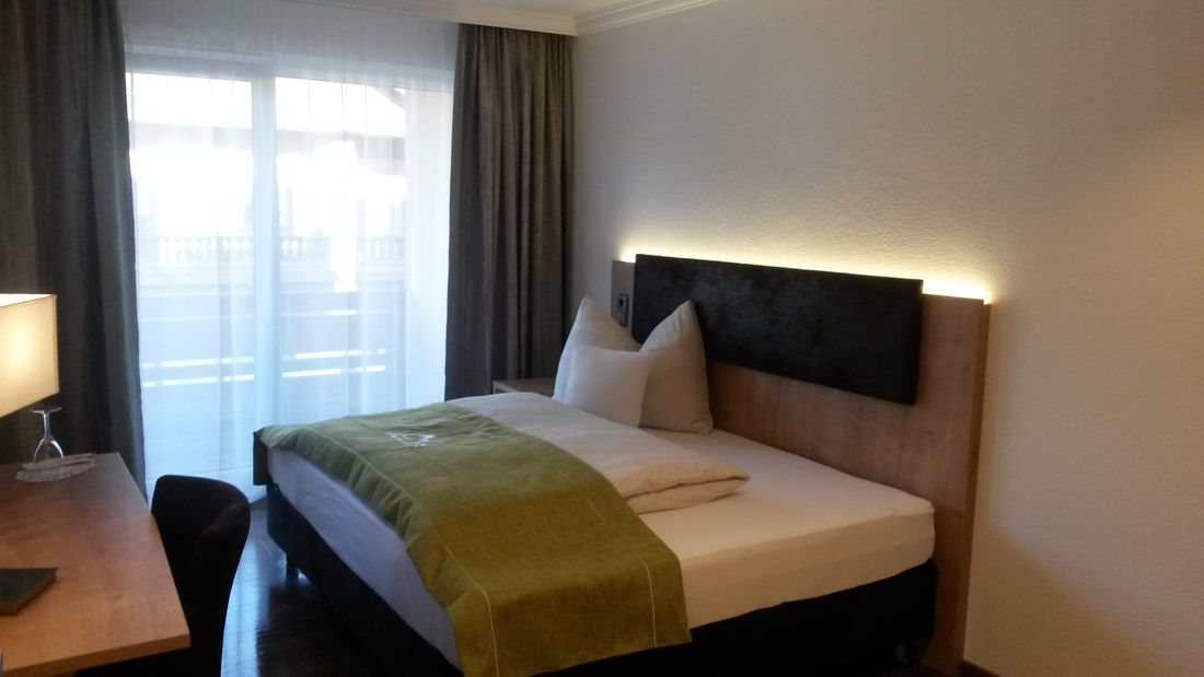 Doppelzimmer Standard, Einzelbelegung oder Doppelbelegung möglich, Boxspringbett 180X200 cm