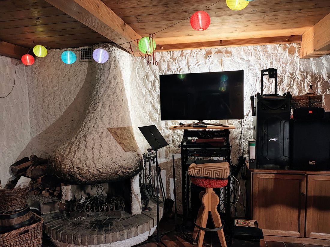 Kaminstube Musik, TV, Offener Kamin