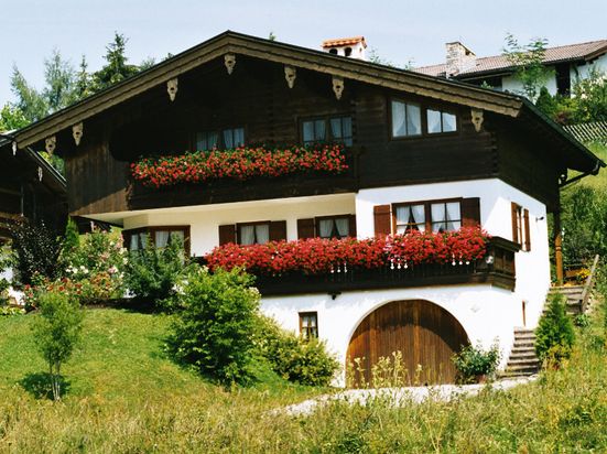 Hausansicht im Sommer