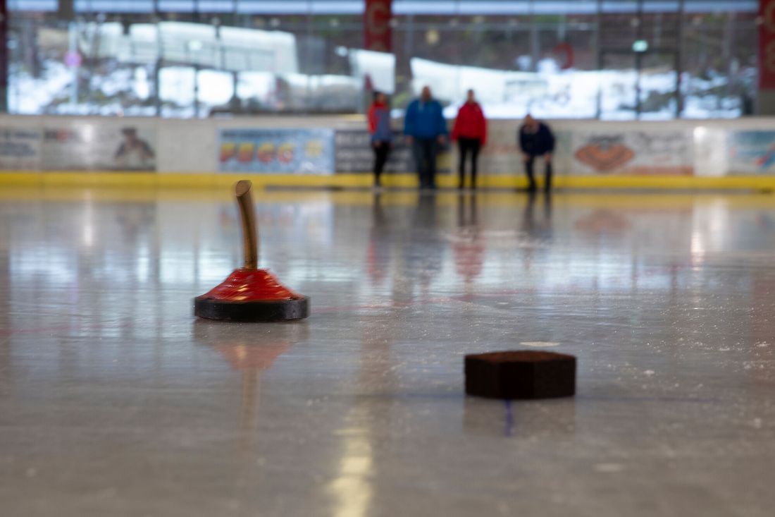 Eisstockschießen in der Max Aicher Arena Inzell