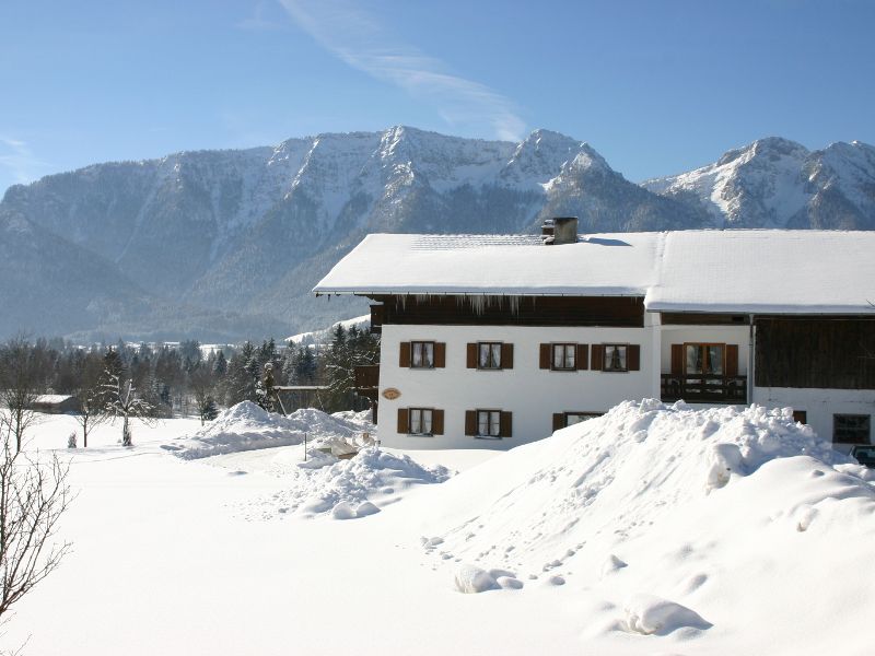 Bauernhaus mit Blick auf die Berge
