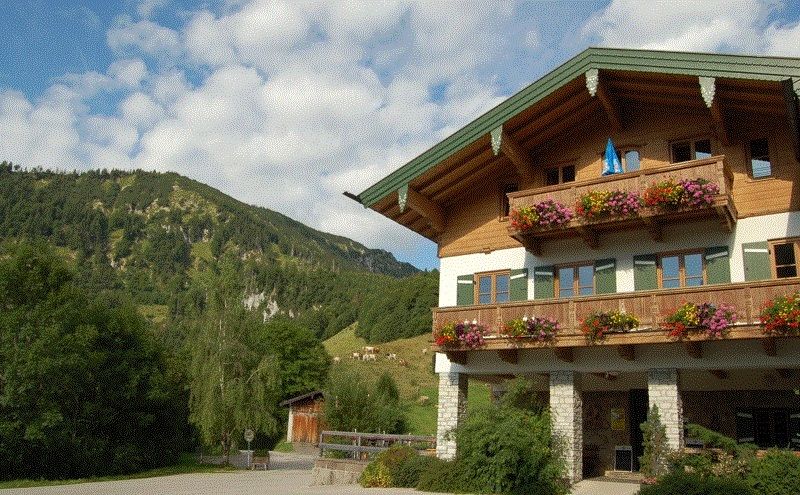 Unser Haus in traumhafter Lage der Ruhpoldinger Bergwelt