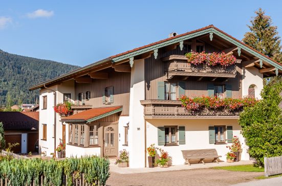 Hausansicht im Sommer