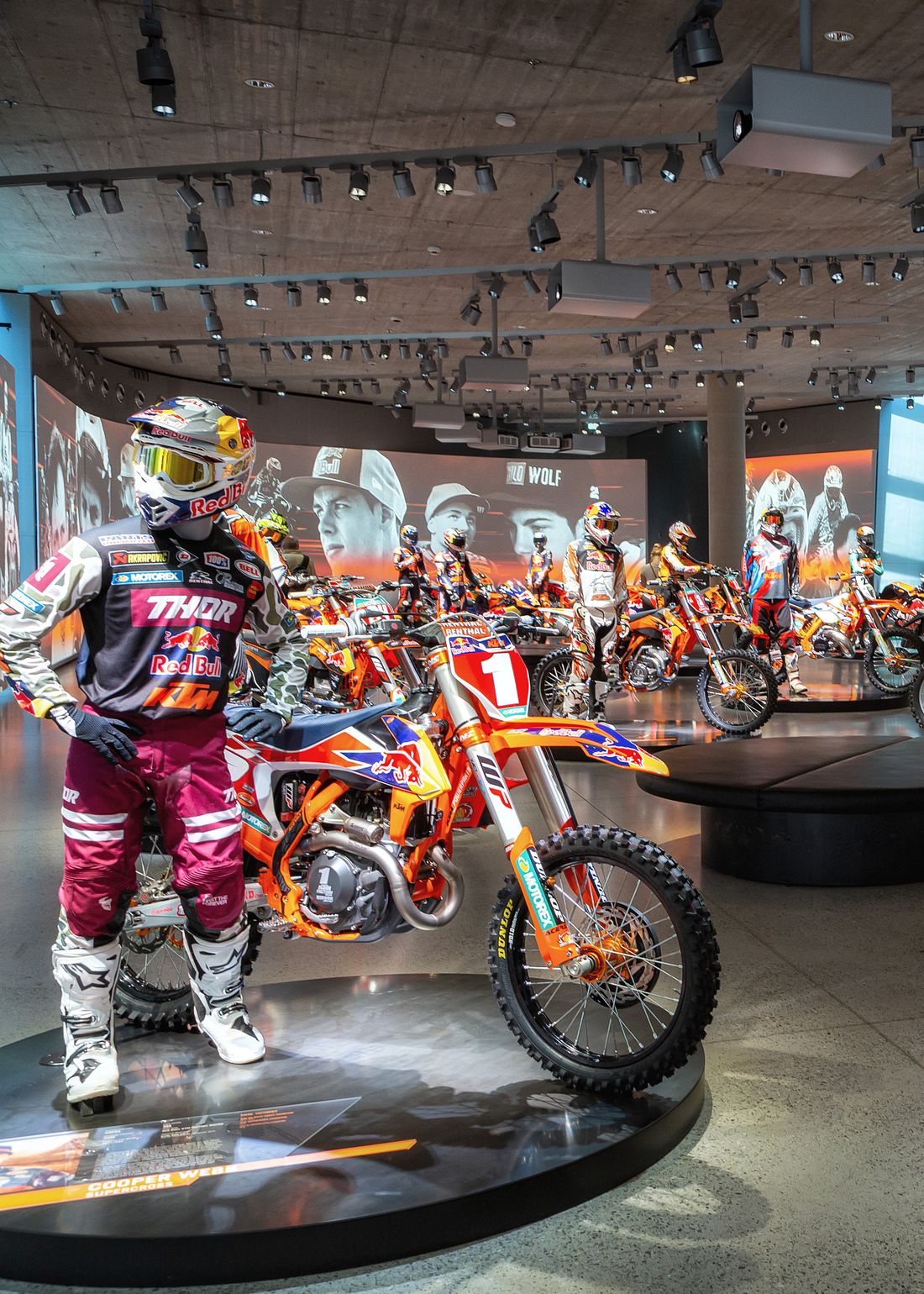 Motocross-Helden in Reihe