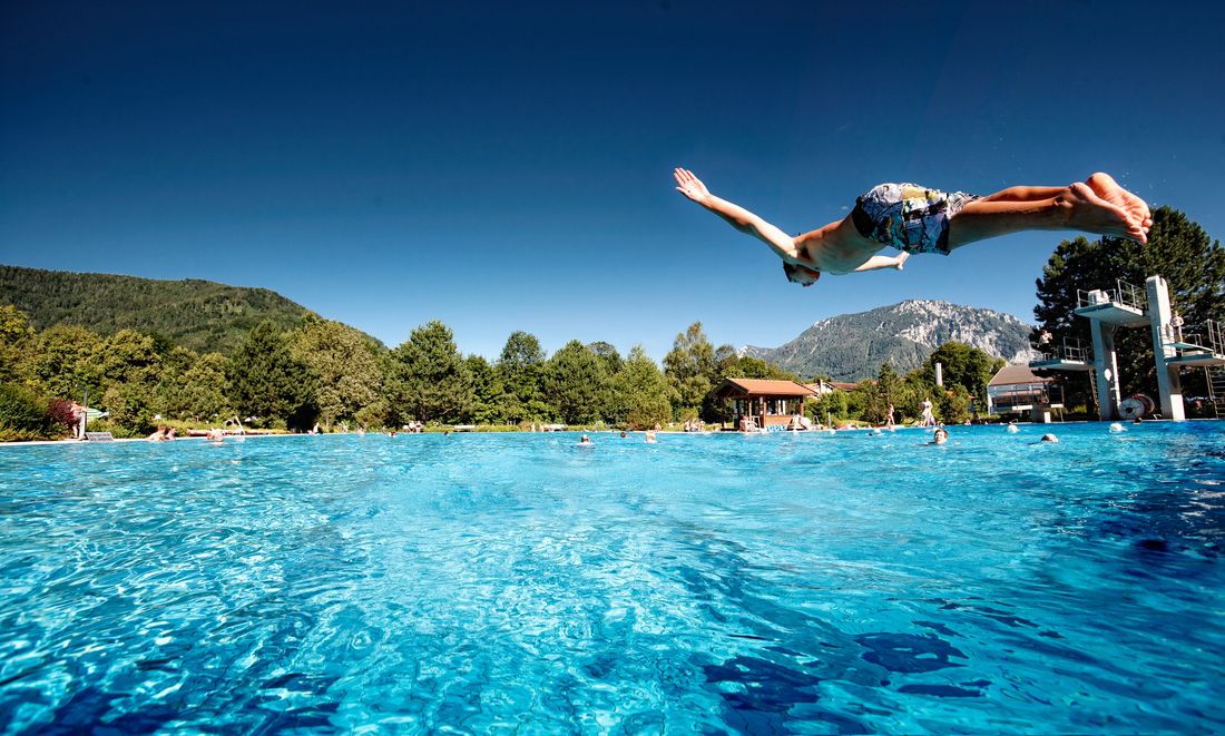 Sprung ins Freibad