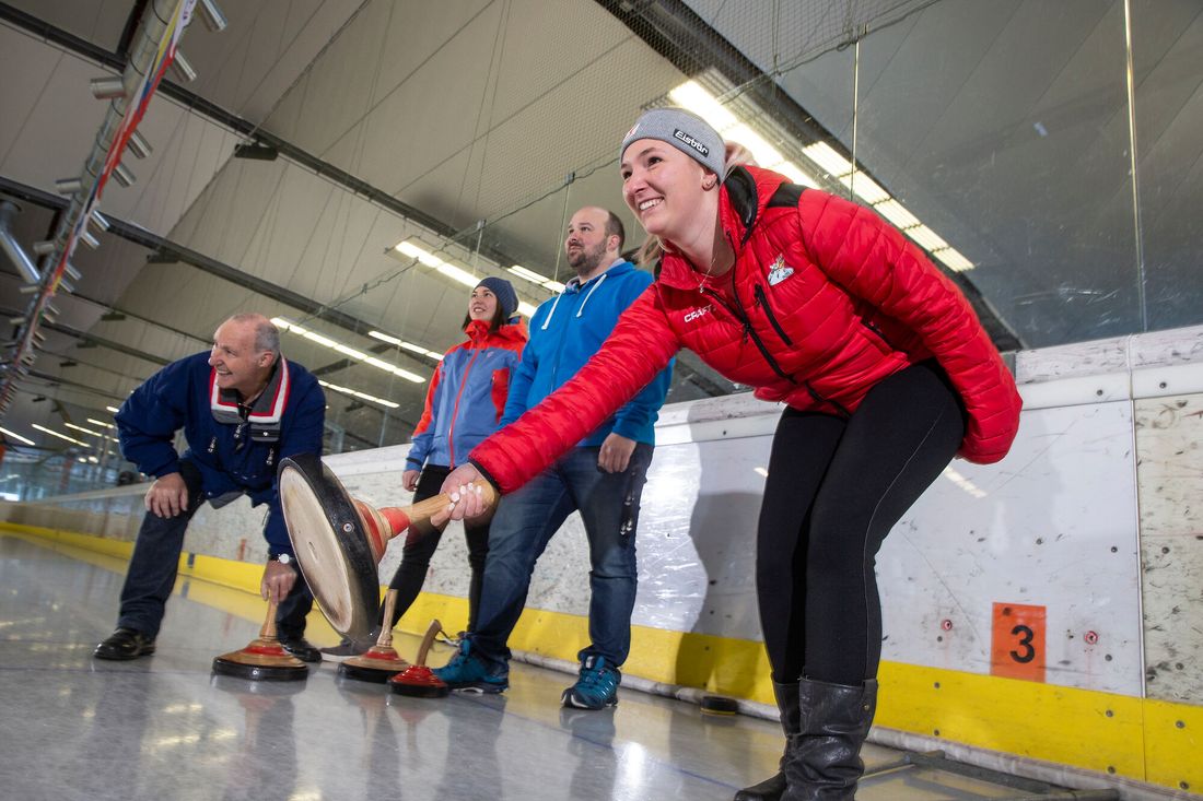 Eisstockschießen in der Max Aicher Arena Inzell