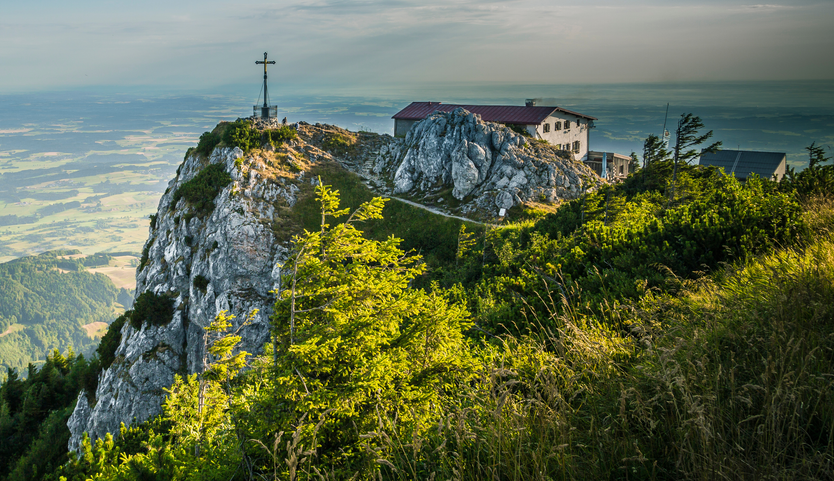 Gipfel des Hochfellns mit Blick auf Bergen