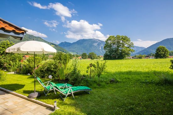 Sonnenliegen im Garten