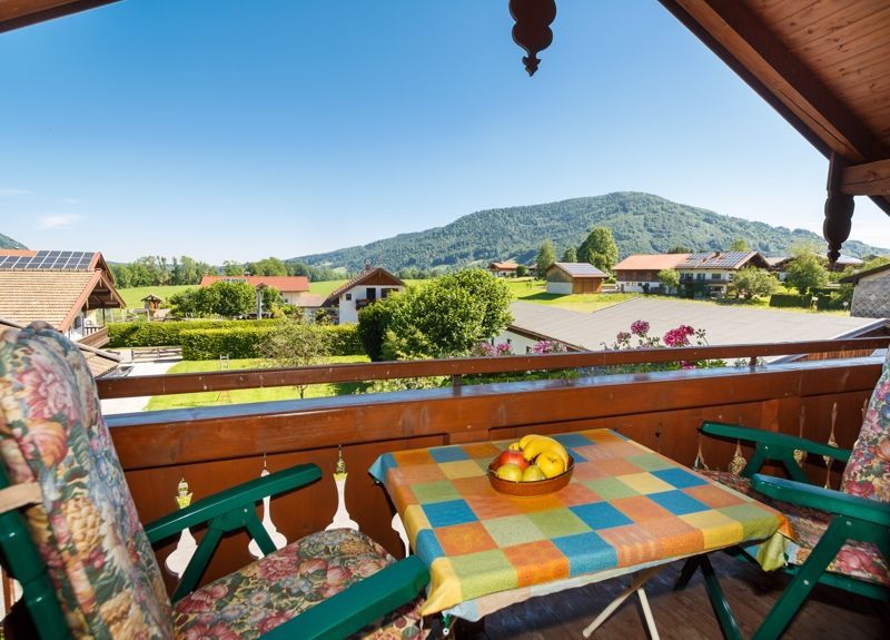 Blick vom Balkon auf die Berge