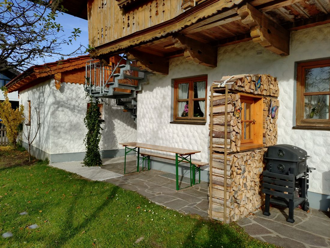 Terasse mit Grillplatz