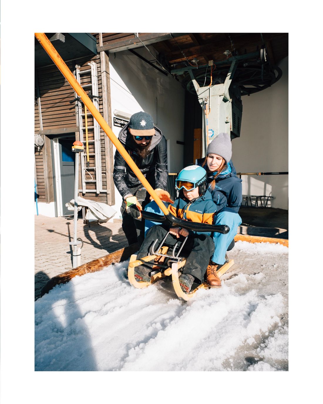 bergauf-rodeln-schnee-liftanlage-ruhpolding-chiemgau