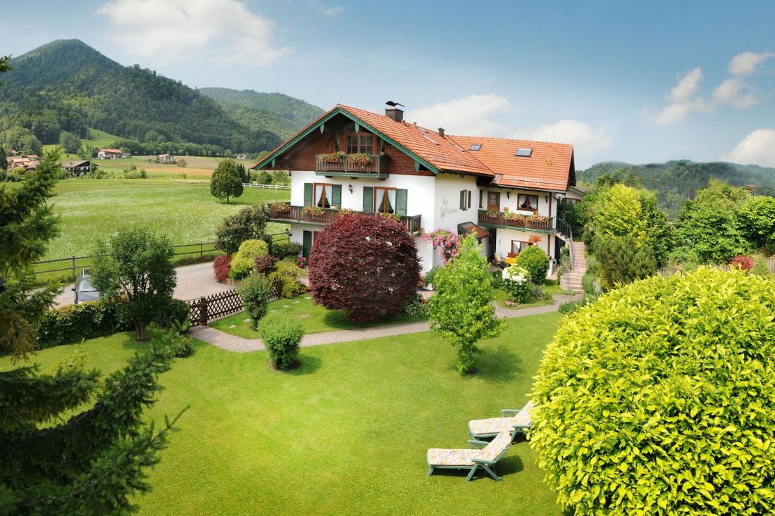 großer, gepflegter Garten