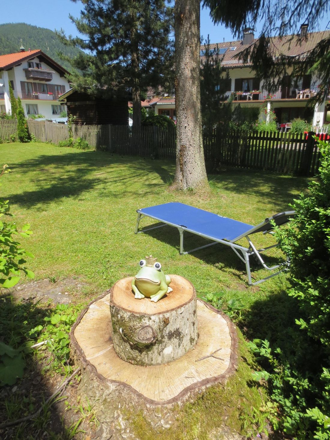 Sonnenliege im Vorgarten
