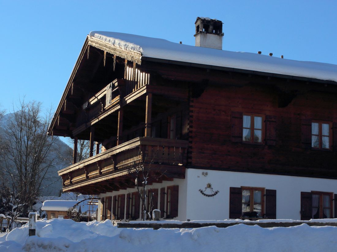 Hausansicht im Winter
