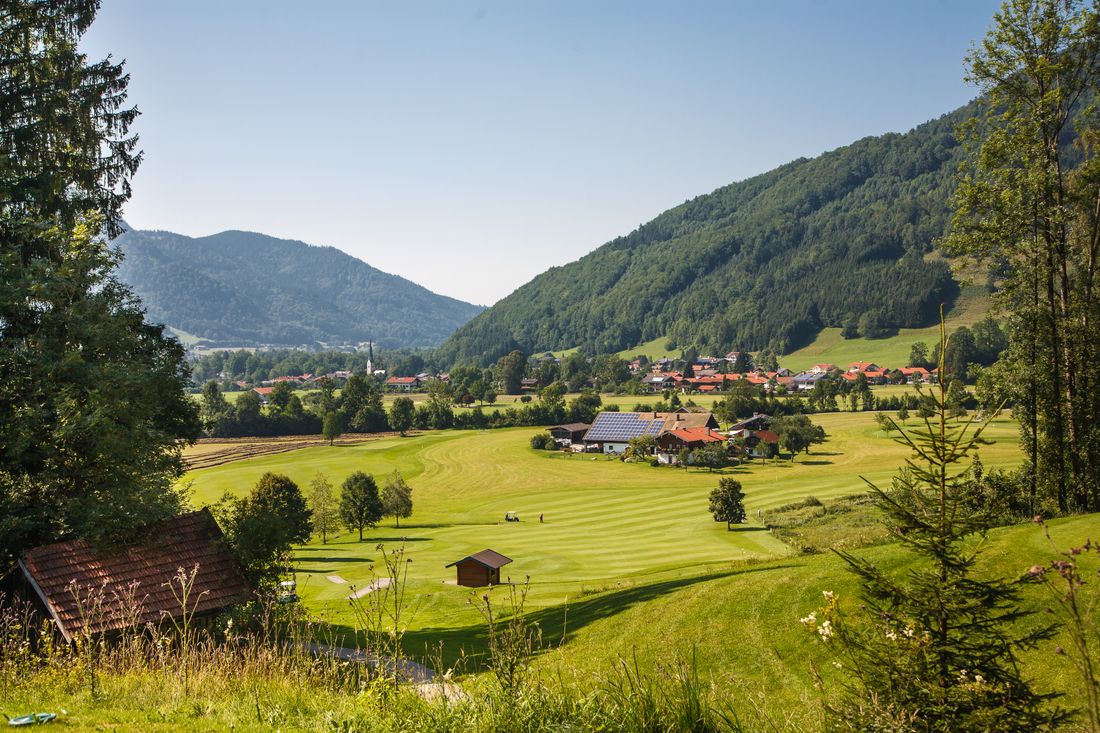Blick vom Abschlag Golfplatz auf Widdmoos