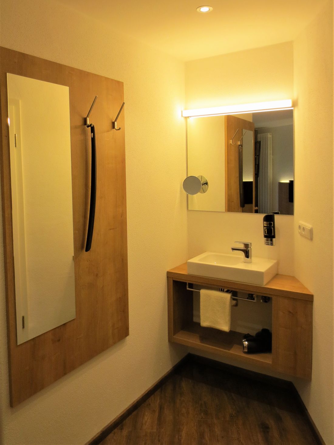Familien,-/Kombizimmer Waschplatz