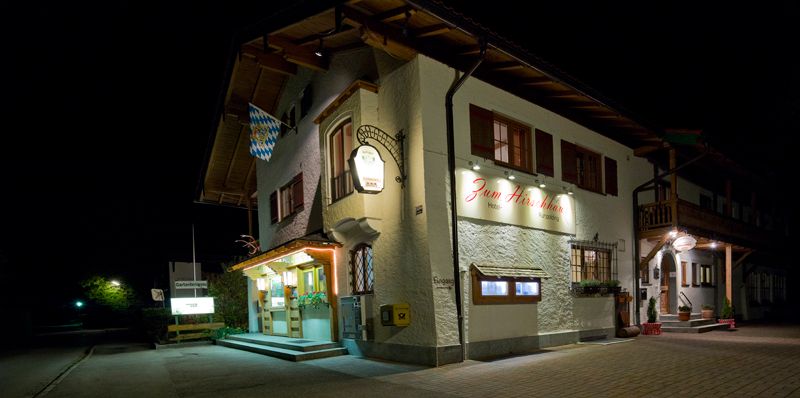 Hausansicht bei Nacht