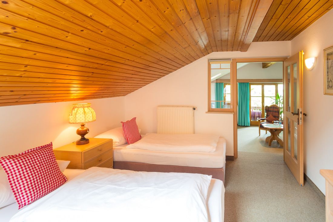 Familienzimmer " De lux" im DG mit Balkon (2 getrennte Räume)