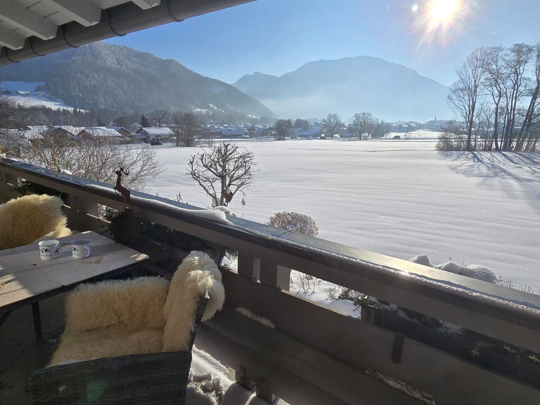 Bergblick und Aussicht vom Balkon der Ferienwohnung