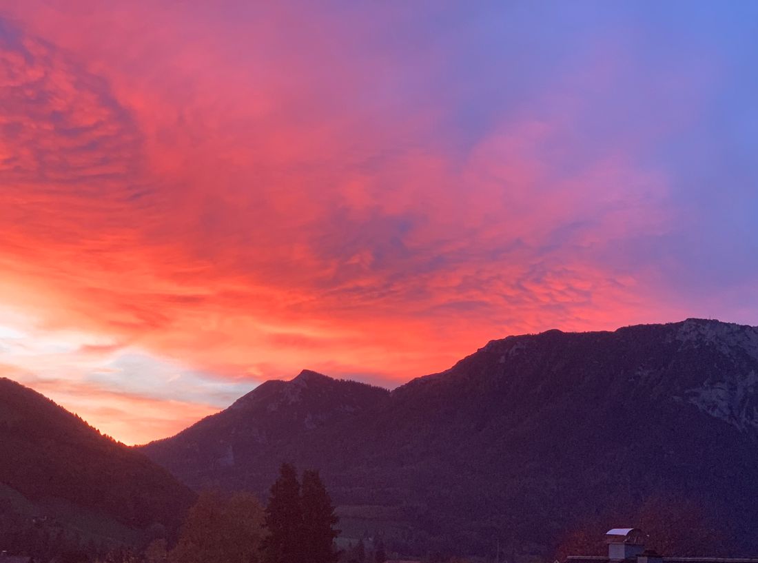 Sonnenuntergang über unseren Bergen