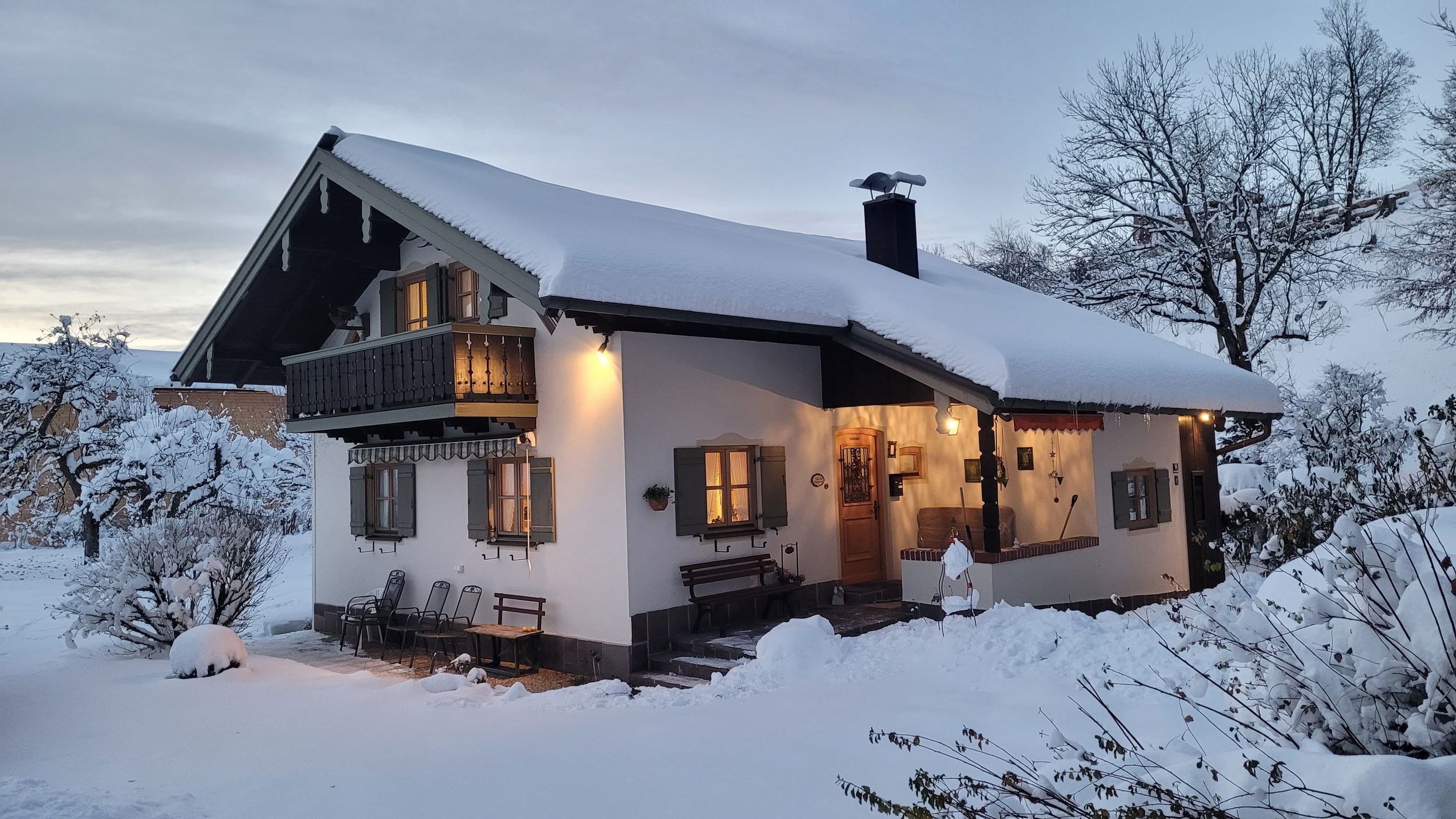 Haus Frontansicht Winter