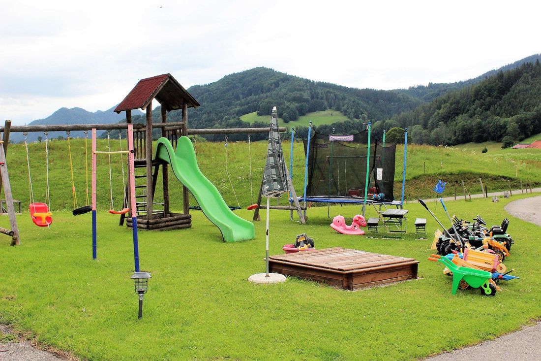 Unser großzügiger Spielplatz